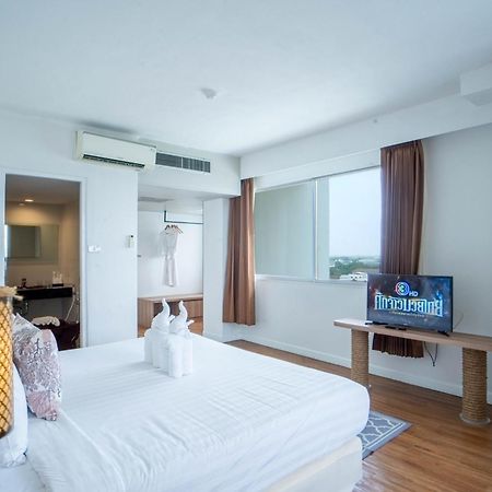 Thong Tarin Hotel Сурін Екстер'єр фото