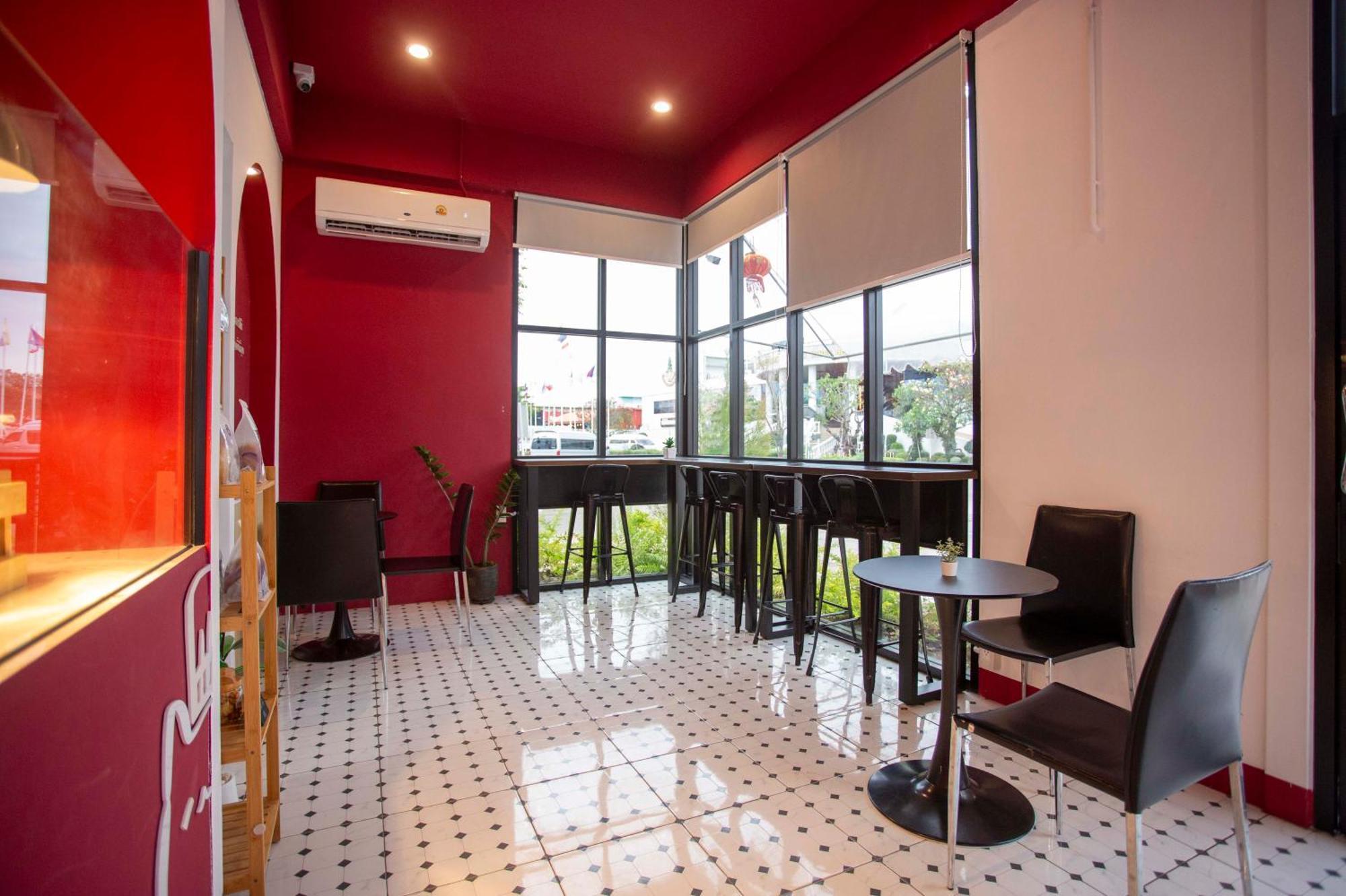 Thong Tarin Hotel Сурін Екстер'єр фото