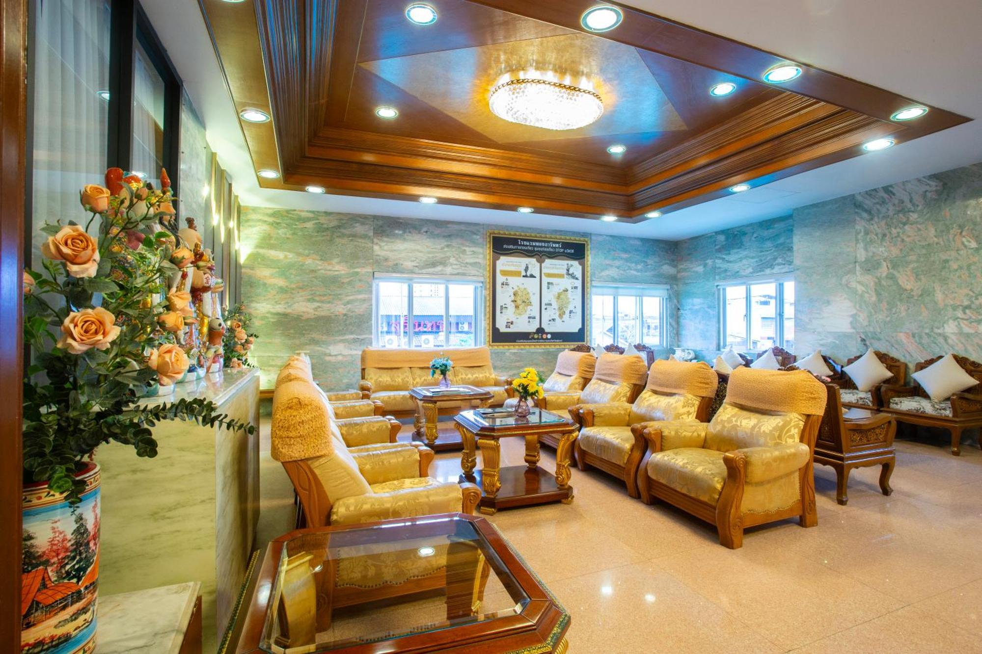 Thong Tarin Hotel Сурін Екстер'єр фото