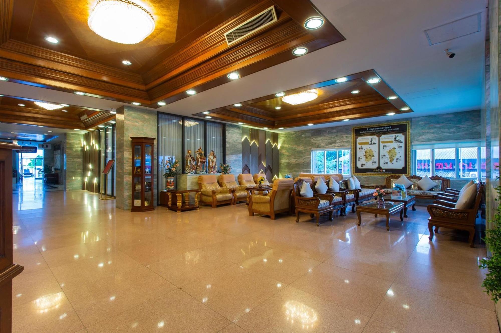 Thong Tarin Hotel Сурін Екстер'єр фото