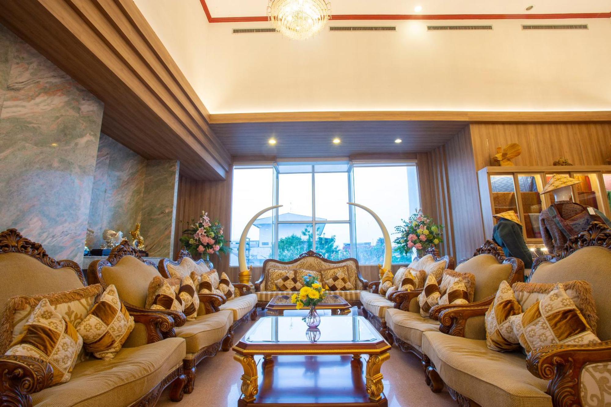 Thong Tarin Hotel Сурін Екстер'єр фото