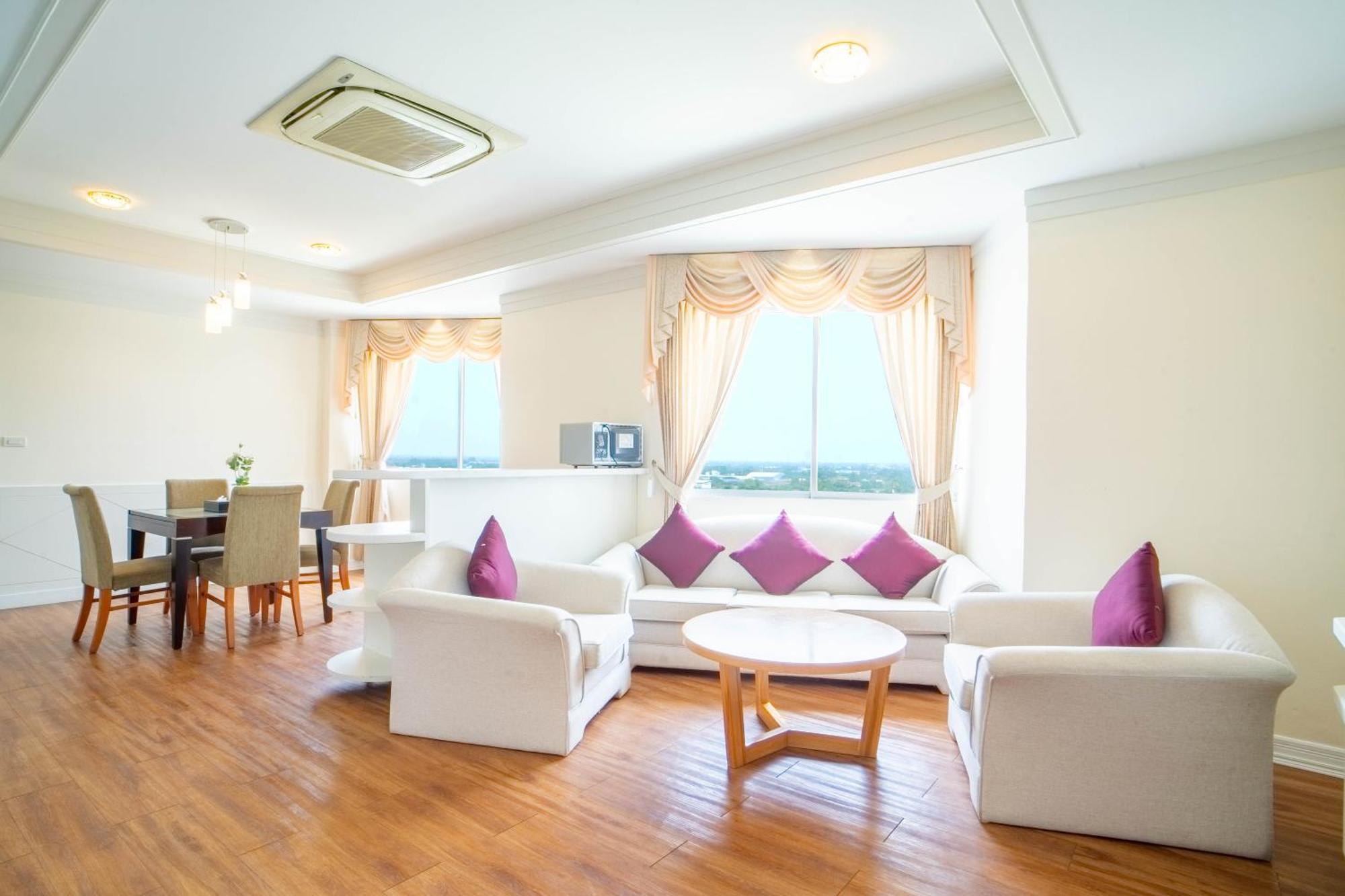 Thong Tarin Hotel Сурін Екстер'єр фото