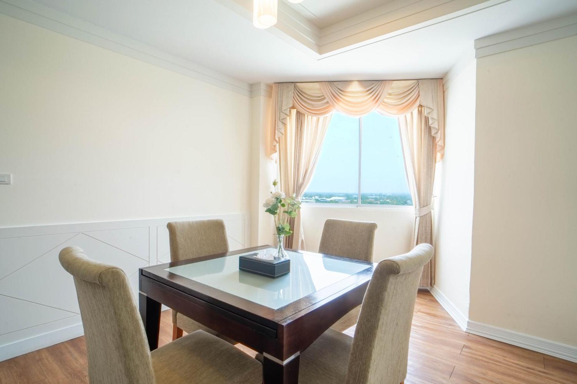 Thong Tarin Hotel Сурін Екстер'єр фото