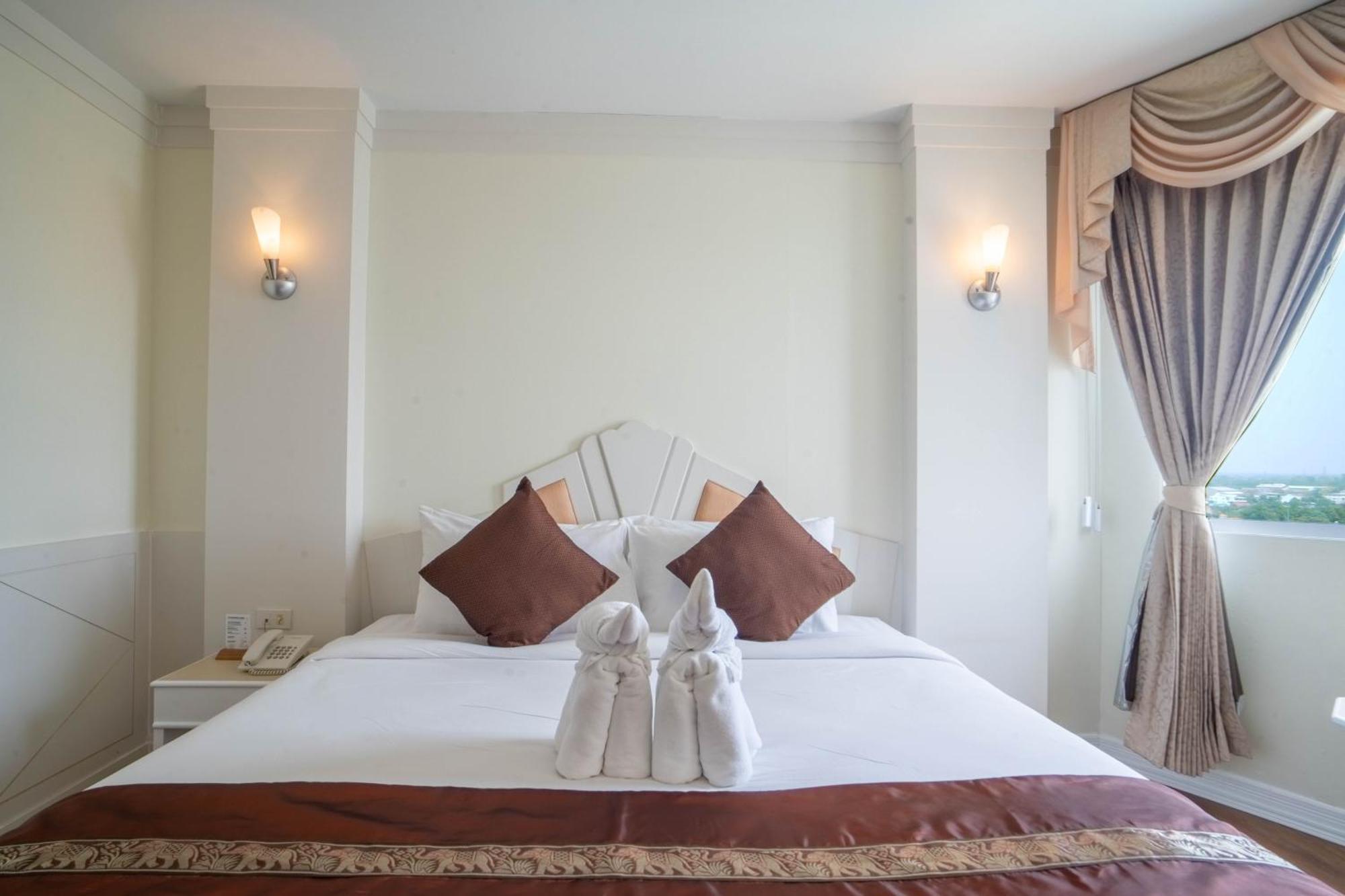 Thong Tarin Hotel Сурін Екстер'єр фото