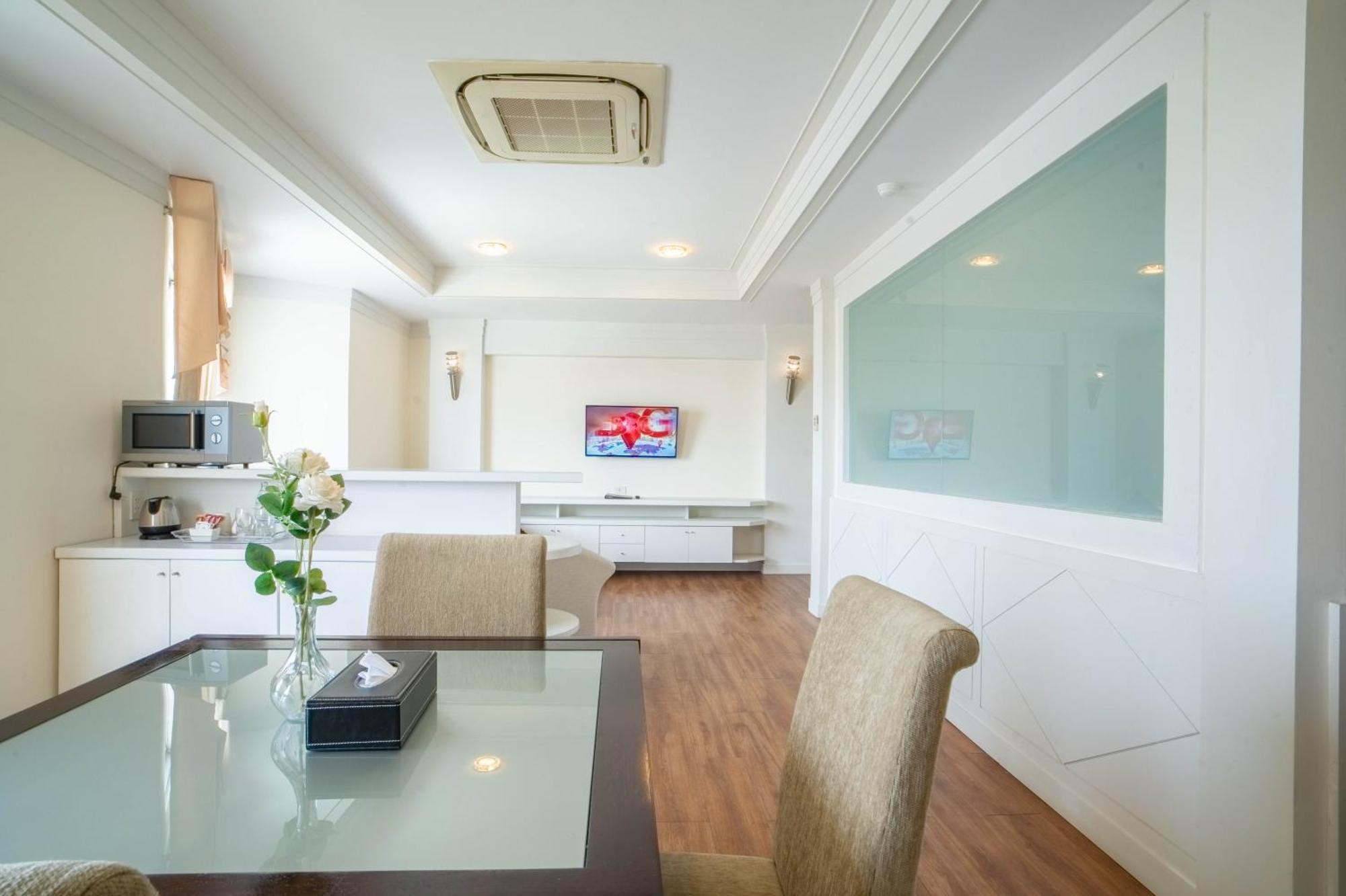 Thong Tarin Hotel Сурін Екстер'єр фото