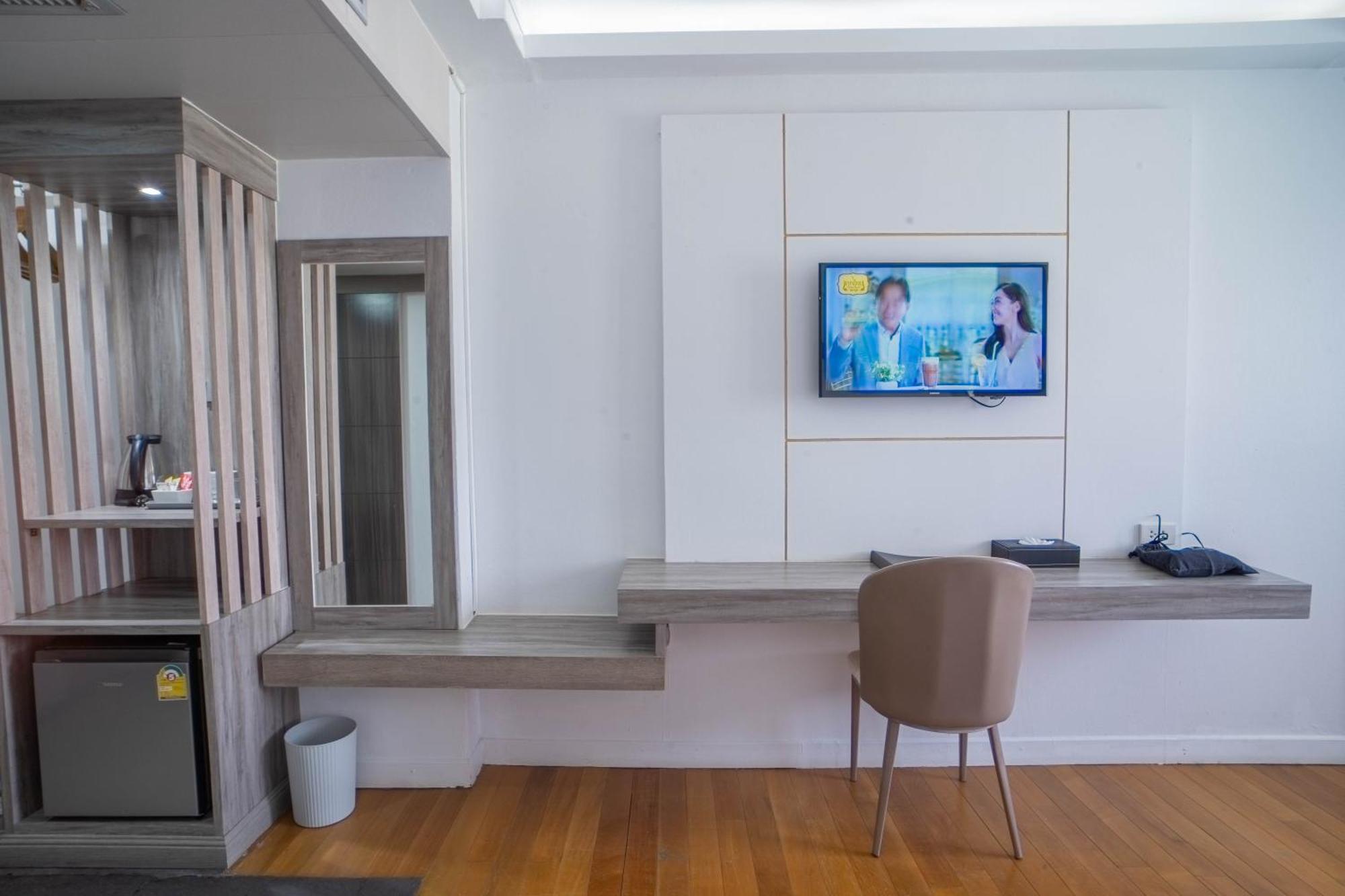 Thong Tarin Hotel Сурін Екстер'єр фото