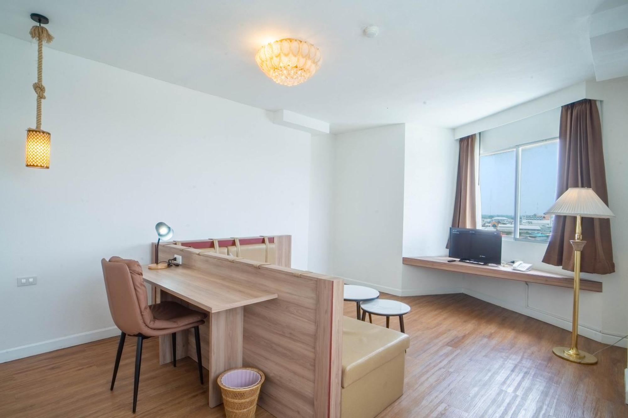Thong Tarin Hotel Сурін Екстер'єр фото