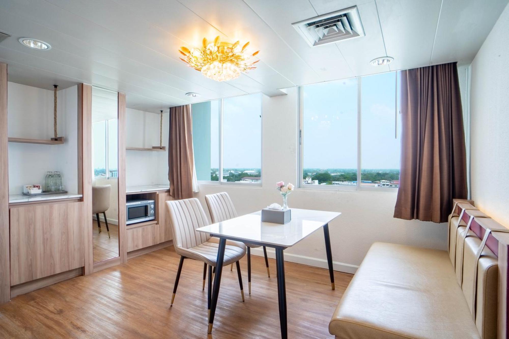 Thong Tarin Hotel Сурін Екстер'єр фото