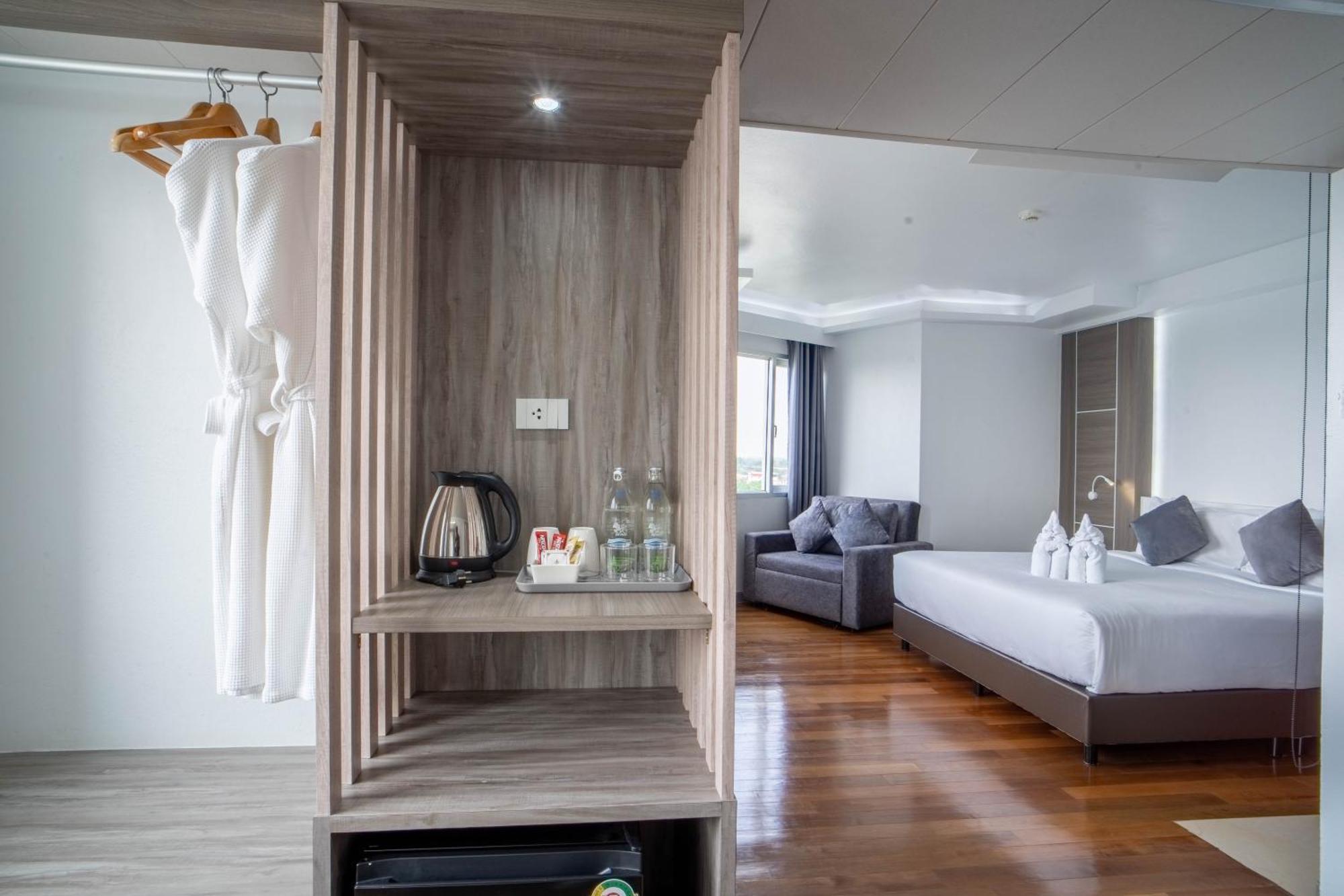 Thong Tarin Hotel Сурін Екстер'єр фото