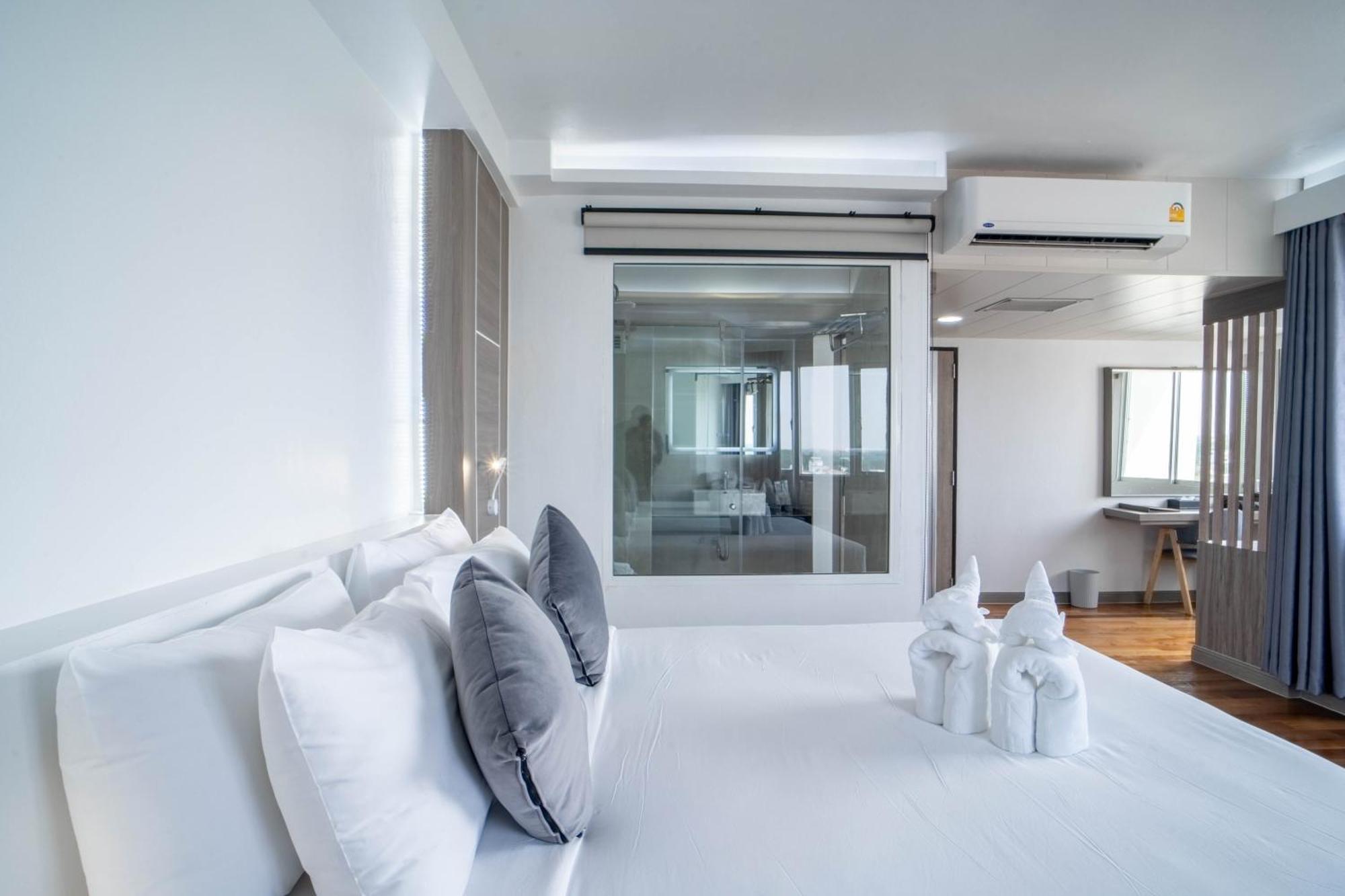 Thong Tarin Hotel Сурін Екстер'єр фото