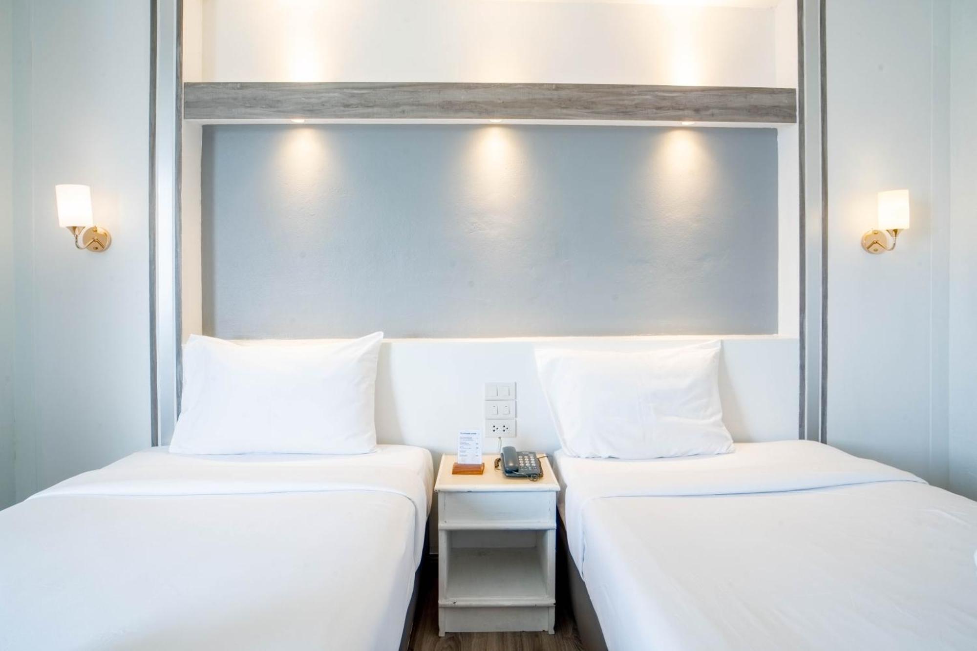 Thong Tarin Hotel Сурін Екстер'єр фото
