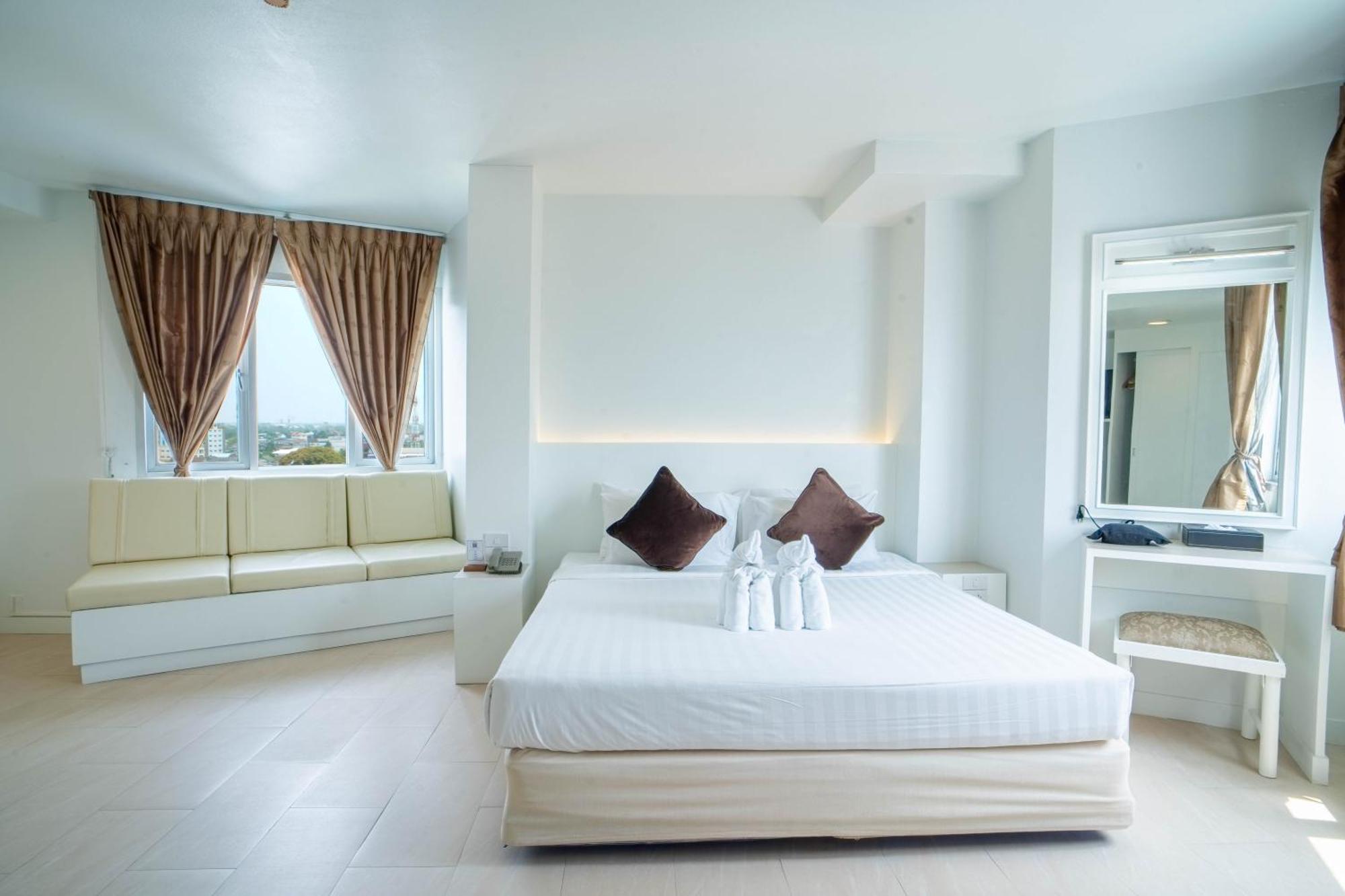 Thong Tarin Hotel Сурін Екстер'єр фото