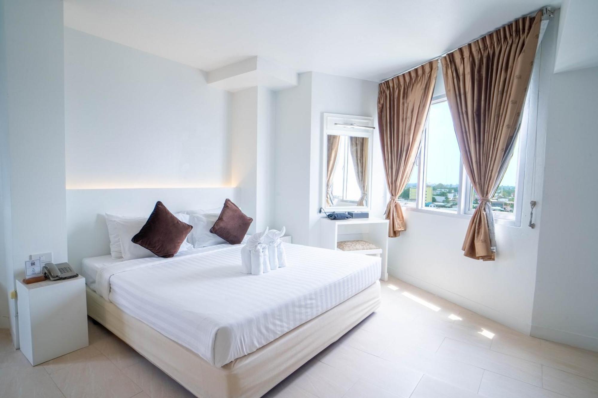 Thong Tarin Hotel Сурін Екстер'єр фото