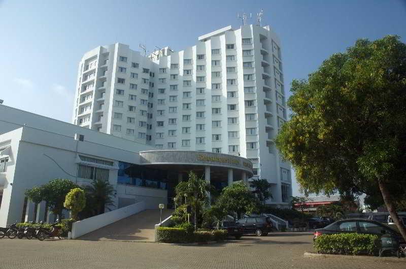 Thong Tarin Hotel Сурін Екстер'єр фото